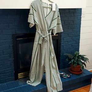 Stunning NWT Bloomchick,geometridesign 14/16 jumpsuit,pockets, ptp22", IS25"